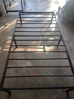 Foldable twin bed frame
