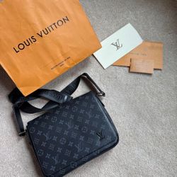 Louis Vuitton Monogram Messenger Bag