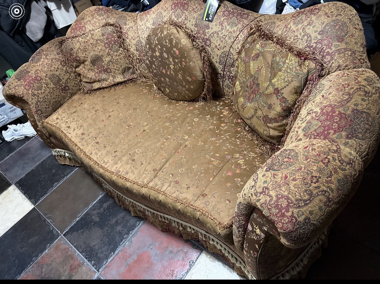 Antique Couch With 2 End Tables And Coffee Table