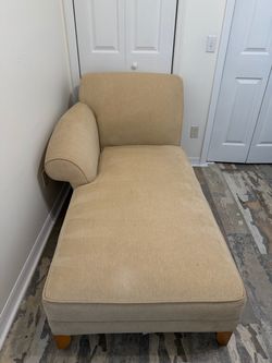 Beige Chaise Lounge Chair 🤍