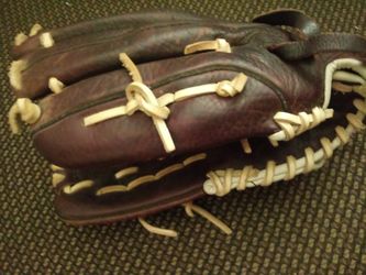 Fastpitch softball mitt glove