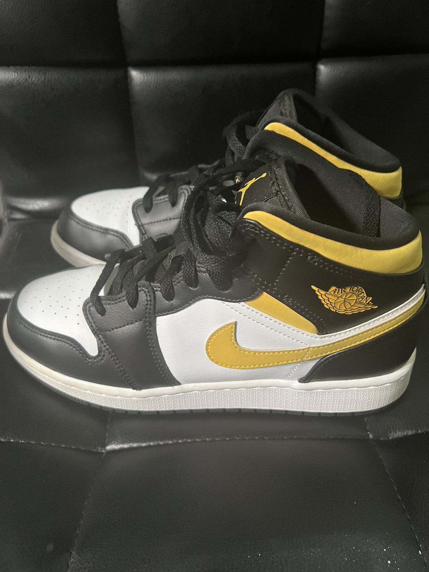 Jordan 1 Mid Black/University Gold Size 7y For Sale