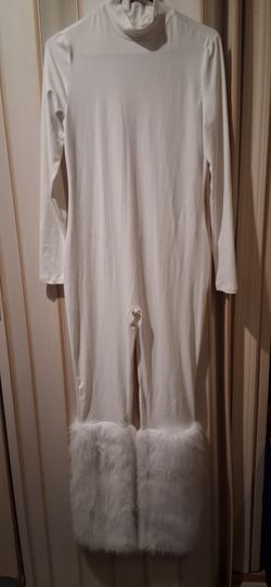 White furry dressy set,one size fits all like new