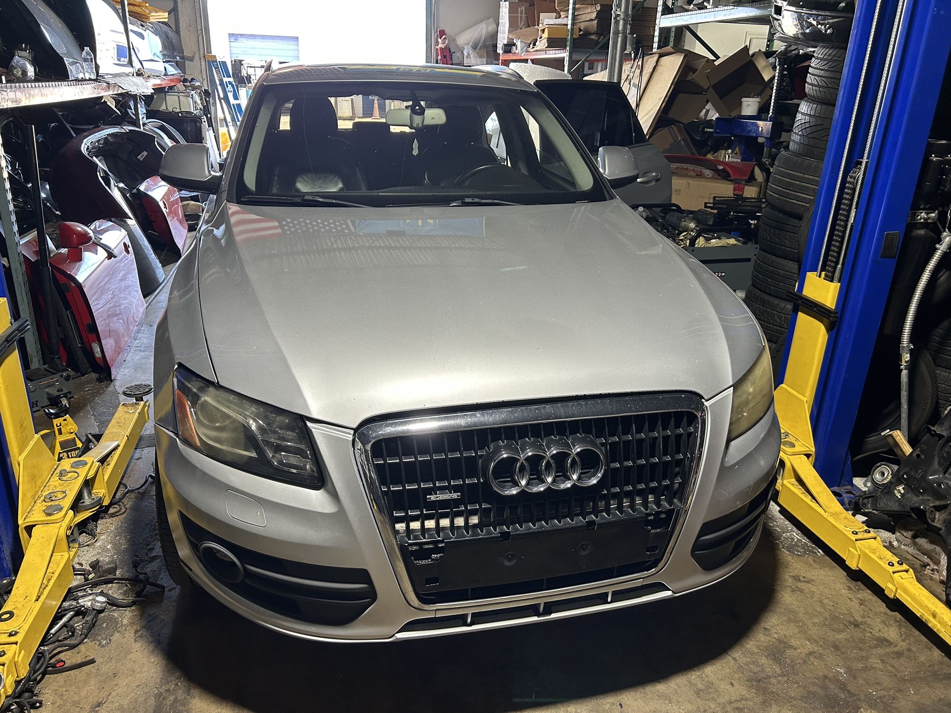 2009 Audi Q5 3.2L Quattro β Parting Out (Doors, Engine, Interior, Bumpers, etc.)