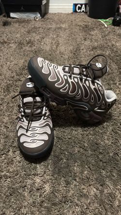 Size 6 Nike Air Max Plus Tuned Air Sneaker