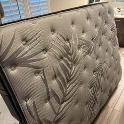 New Lightly Used Sealy Pillow top Queen Mattress