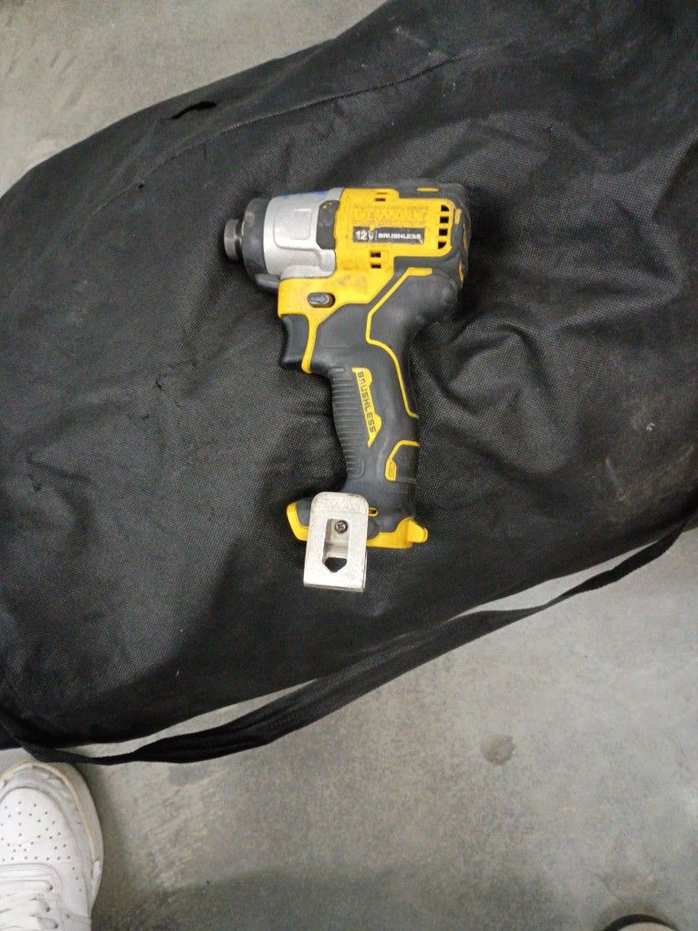 DEWALT 12 V BRUSLESS