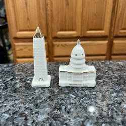 Ceramic Vintage Mid Century Washington D.C. And Monument Pair Of Salt And Pepper Shakers.  Preowned 