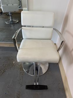 Salon chair