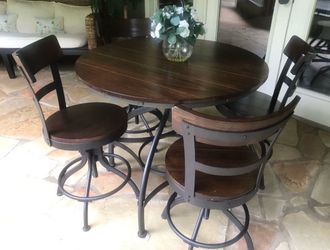 Table and chairs 80$