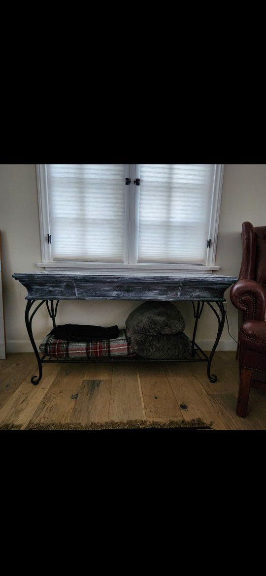 Console/entry Table