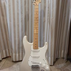 2008 America Fender Stratocaster, Blizzard Pearl Color, Must Pick Up In Simi Valley 