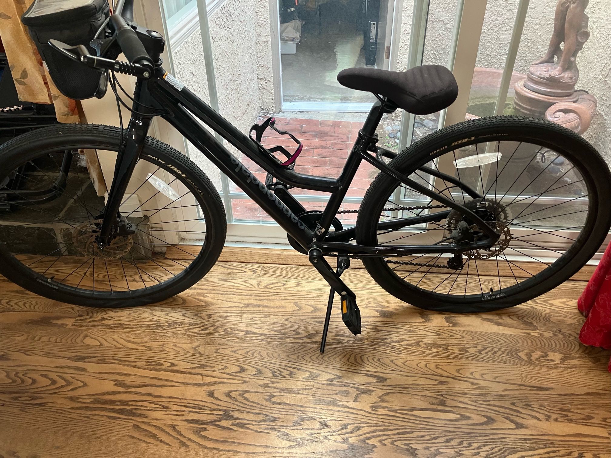 Women’s Cannondale Bike – Excellent Condition