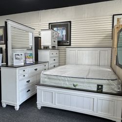 Queen/King Bedroom Set. 🚚WE DELIVER🚚