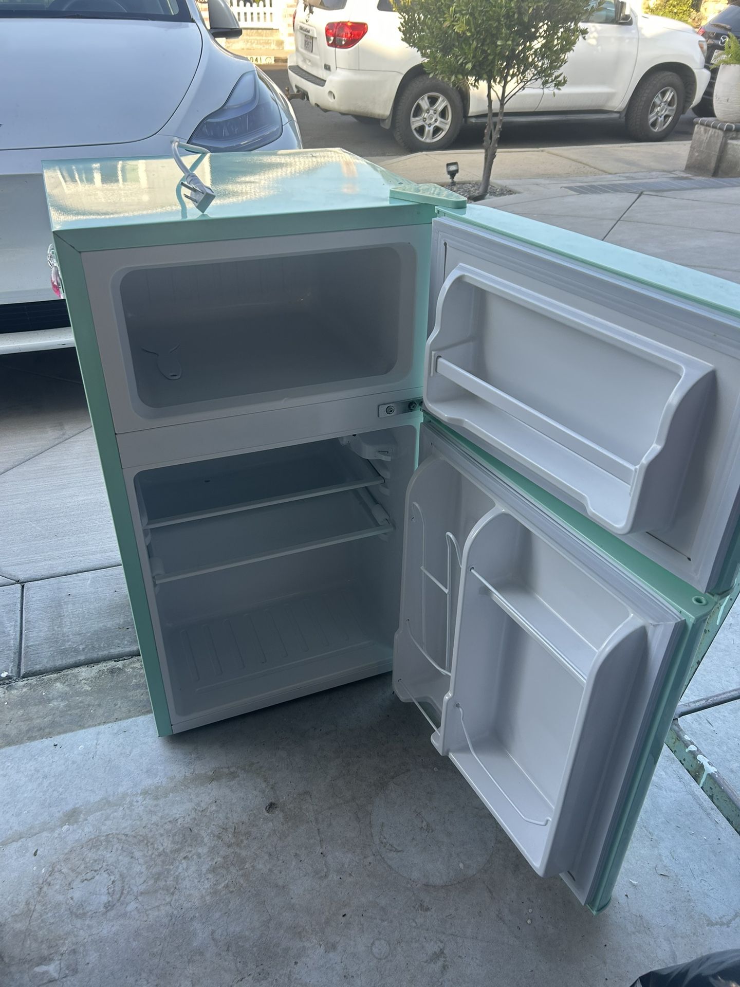 Refrigerator/Freezer - Dorm Size