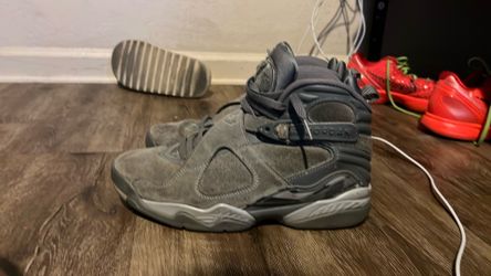 Selling jordans 4