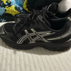  Black And White Acis 