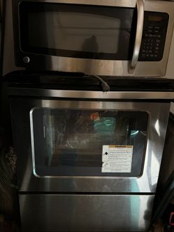 Stove And Microwave 