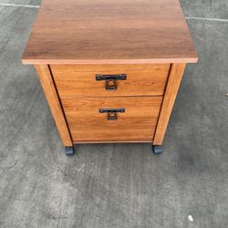 Filing cabinet On Wheels 