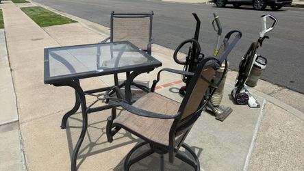 Outdoor table and 2 chairs