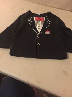 0/3 months SZ tuxedo shirt
