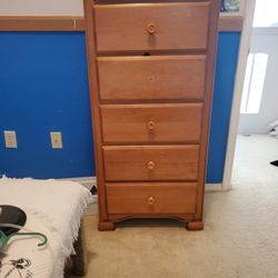 Children's Chest If Drawers. 