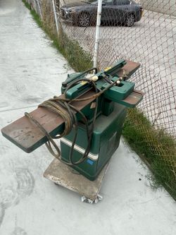 Powermatic Model 60 8-inch jointer.