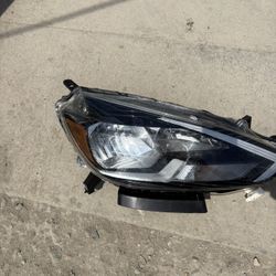16-18 Nissan Sentra Headlight RH