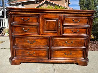 Solid Wood 8 Drawer Dresser Chest of Drawers Furniture Good Condition