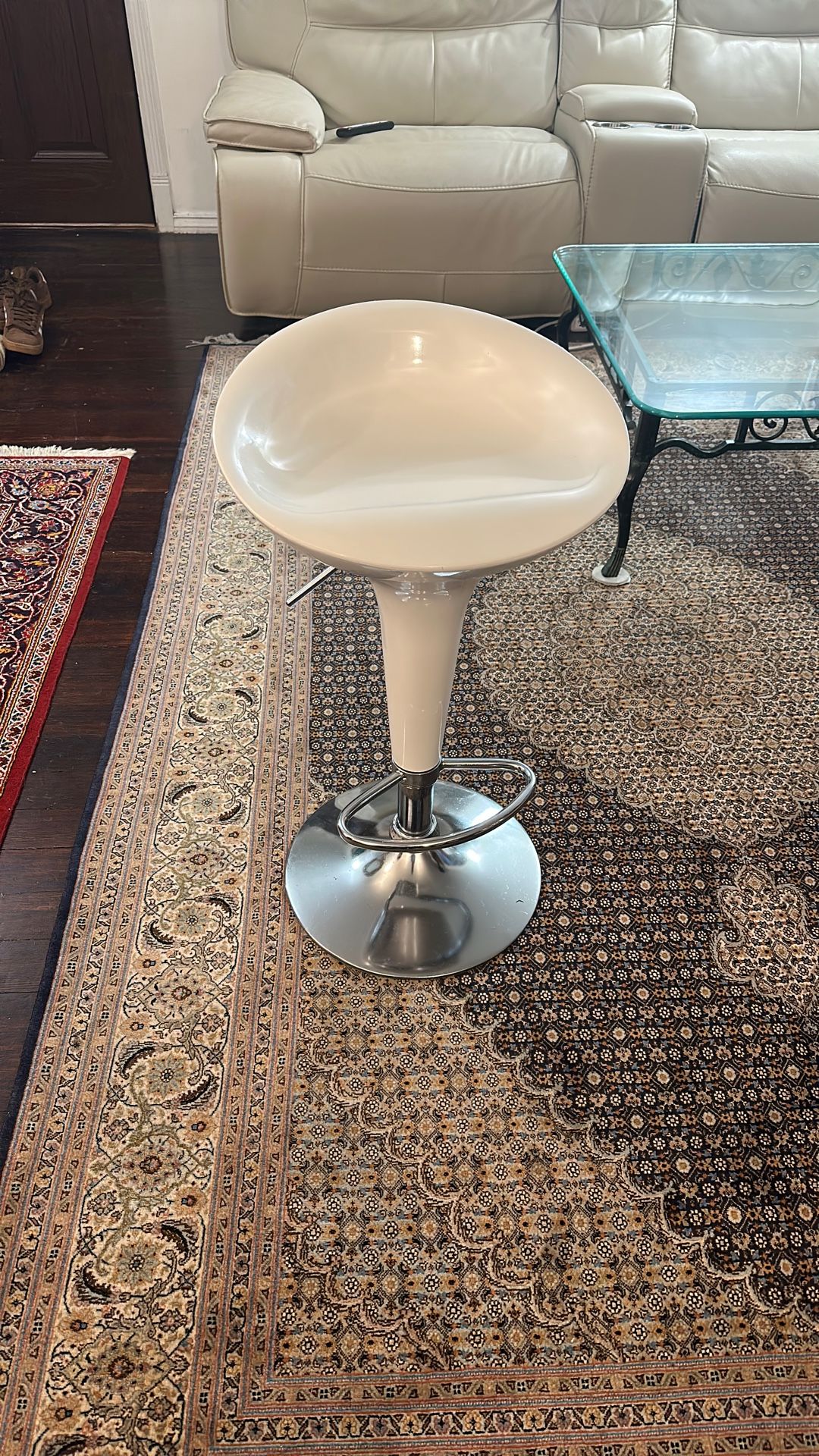 Swivel barstool with the lift