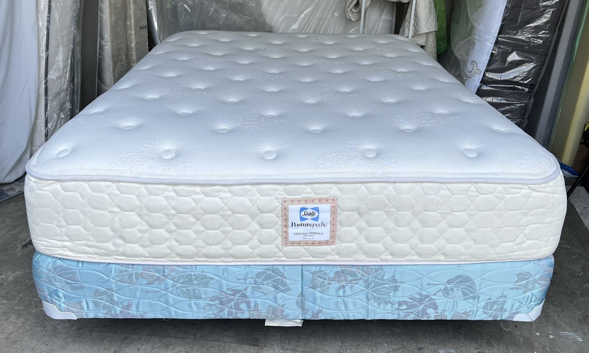Queen Size Sealy Posturepedic Mattress & Boxspring & Metal Frame