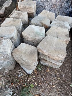 Old castle Concrete Retaining Curb Wall Blocks. Read description 1st