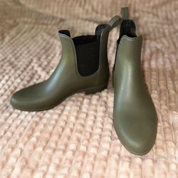 Green Rain Boots Size 9 Women