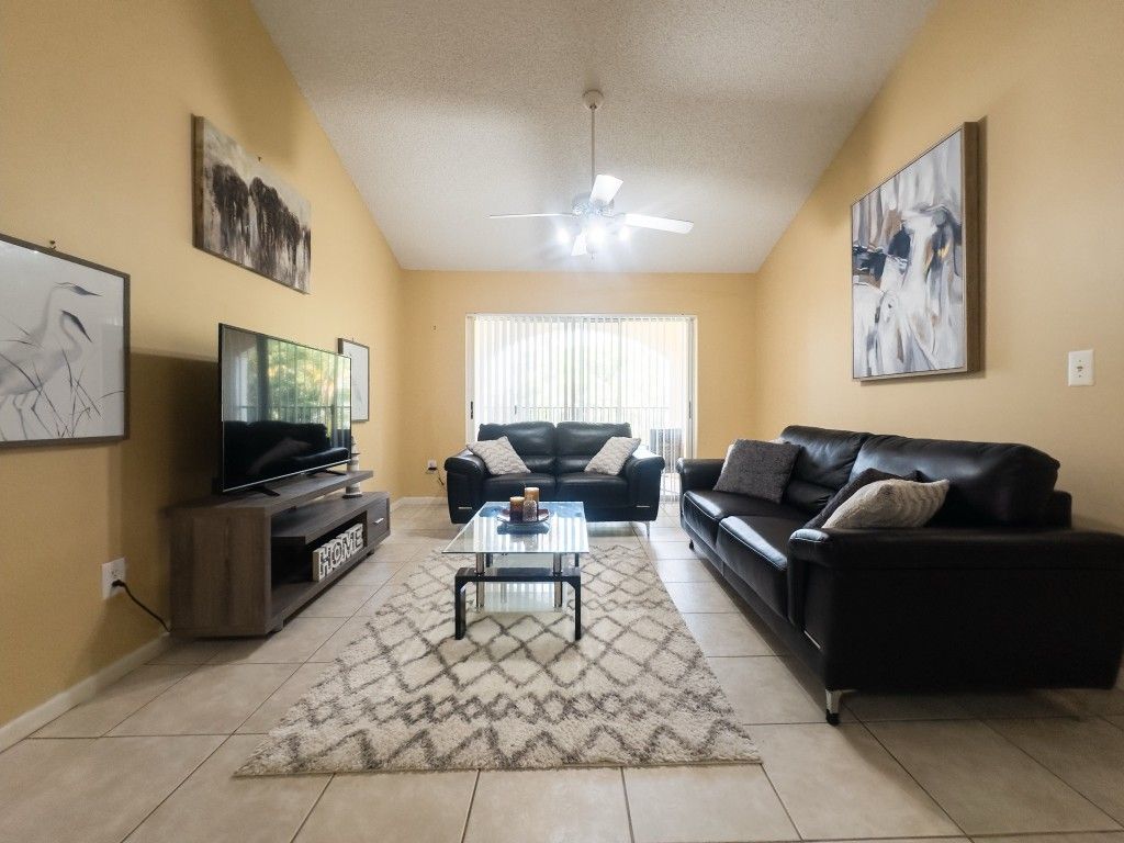 🛋️ Black Microfiber Sofa & Loveseat Set - $600 (Must Go!)