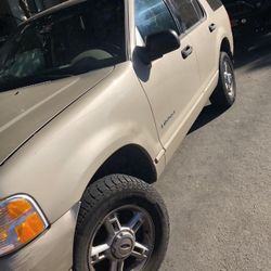 2004 Ford Explorer
