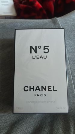 Chanel N5 perfume