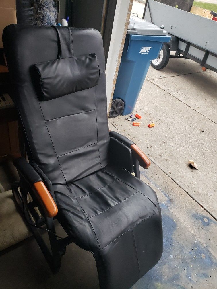 Homedics destress Ultra inversion massage chair for Sale in Morris, IL