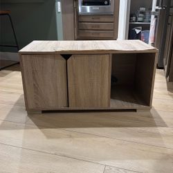 Cat Litter Box Furniture / Cat House – Good Condition (Minor Top Damage)