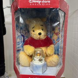Exclusive Disney Pooh Bear With Pooh Snowglobe