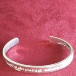 Nice.womens costume jewelry fashion  Bracelet .  silver tone.nice.