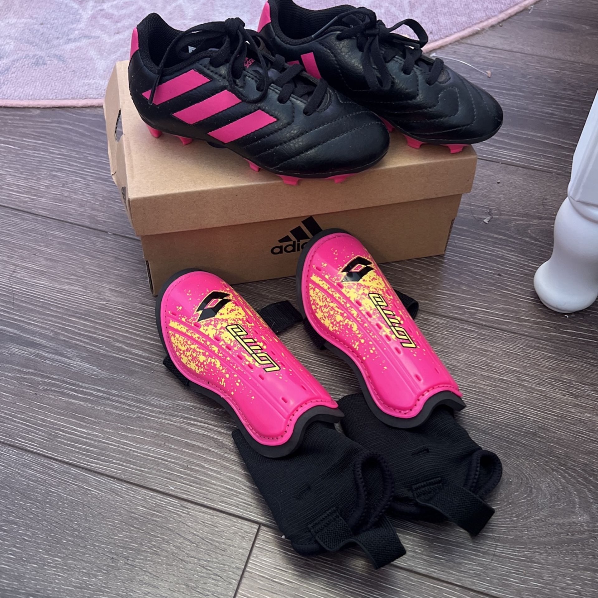 Girls Size 10 Soccer Cleats