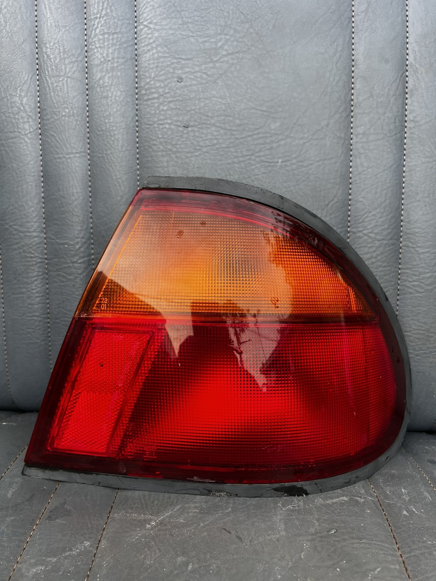 92-95 MAZDA PROTEGE GENUINE OEM Right TAIL LAMP Passenger SIDE TAIL LIGHT