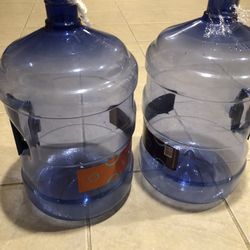 5 Gallons buckets, everything is good and not leaks.