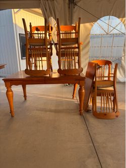 Dinning table With extension and 6 chairs