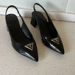 Size9 W Guess Heels 