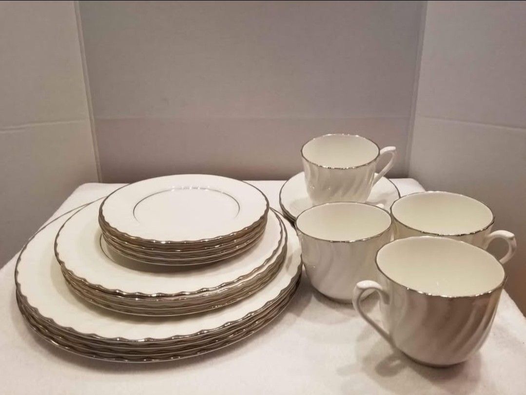 TOWLE SILVERSMITH China Set
