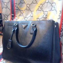 Prada Black Saffiano Leather Tote Bag –
