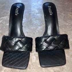 BLACK SQUARE TOE HIGH HEELS 