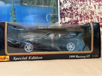 1:18 Scale 1999 Ford Mustang GT Convertible. Diecast Car. New Unopened.