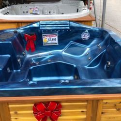 Waterfall Jacuzzi Hot Tub (4-6 Seats)